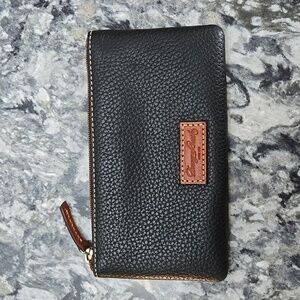 Dooney & Bourke zip pouch